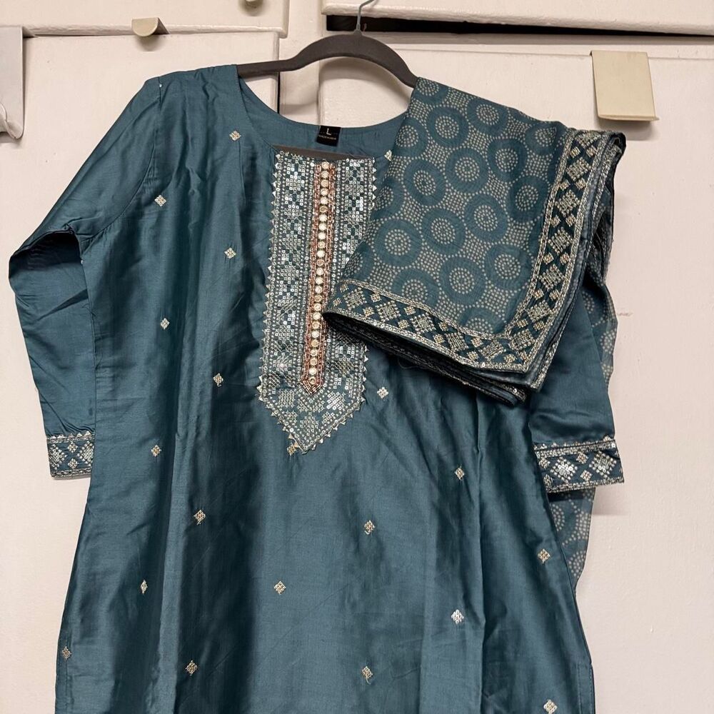 Teal blue kurta set with silver geometric embroidery